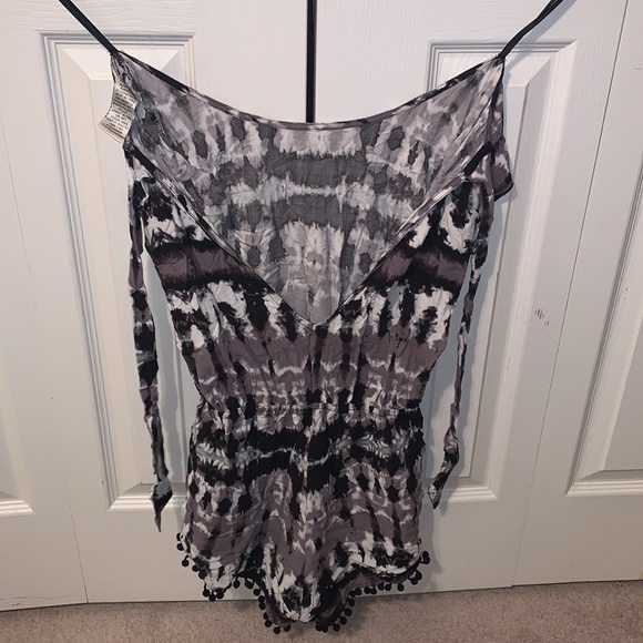 SUPER CUTE ROMPER! - Picture 2 of 6